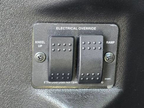 Used 2023 Toyota Sienna XLE w/ XLE Plus Package FWD image 20
