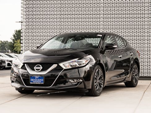 Used 2017 Nissan Maxima Platinum w/ Medallion Package FWD image 6