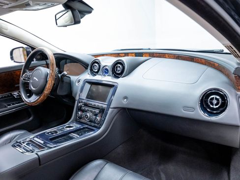 Used 2013 Jaguar XJ AWD image 36