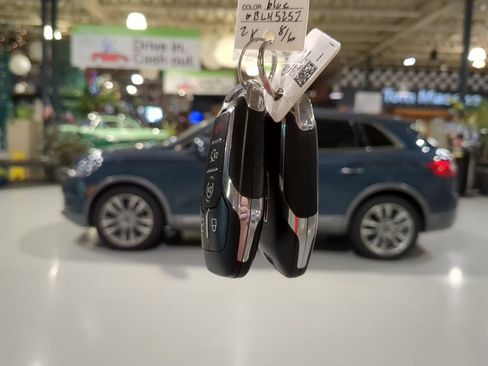 Used 2016 Lincoln MKX Reserve w/ Technology Package AWD/4WD image 9