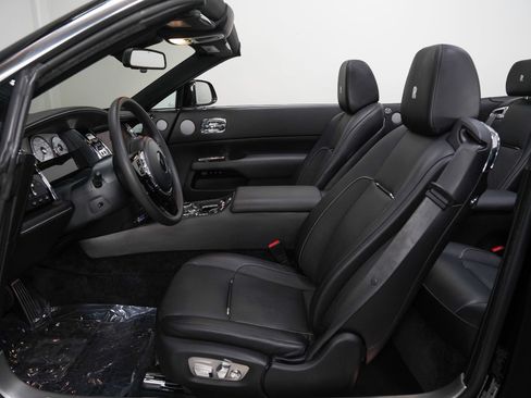 Used 2019 Rolls-Royce Dawn RWD image 36
