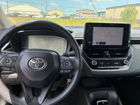 Used 2025 Toyota Corolla LE FWD image 32