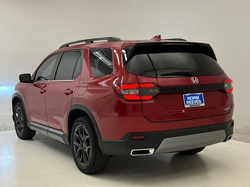 New 2025 Honda Pilot Touring image 8