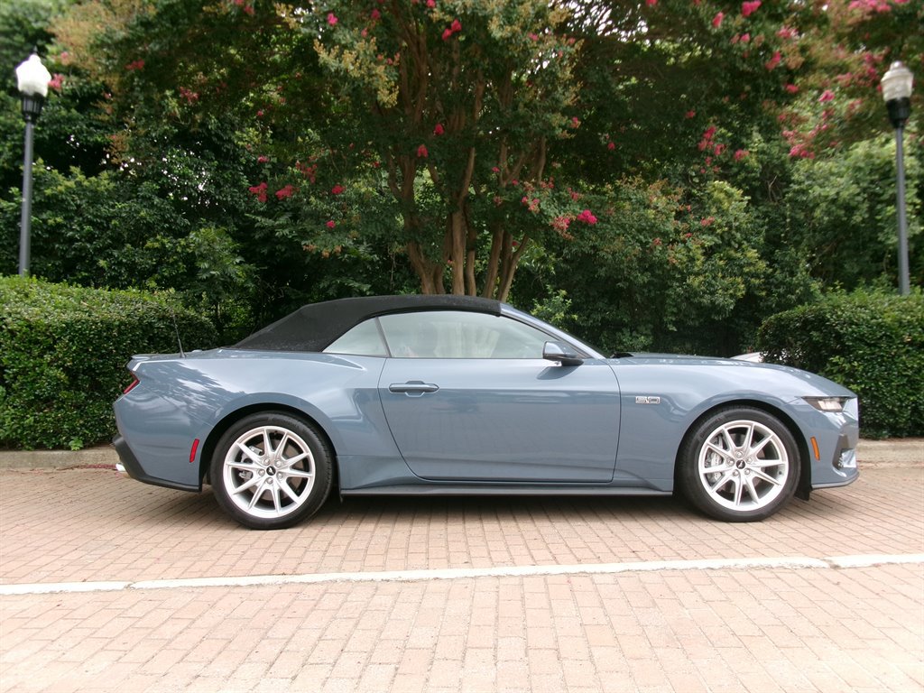 Used 2025 Ford Mustang GT Premium RWD image 10