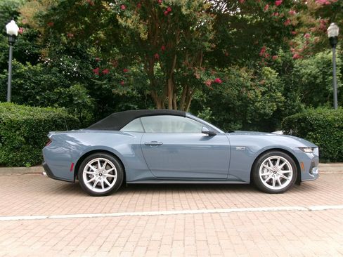 Used 2025 Ford Mustang GT Premium RWD image 10