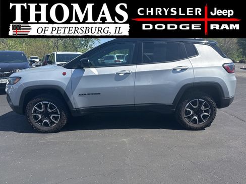 Used 2024 Jeep Compass Trailhawk AWD/4WD image 4