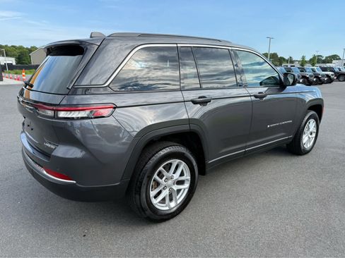 Used 2025 Jeep Grand Cherokee Laredo X w/ Luxury Tech Group I AWD/4WD image 9