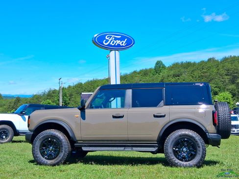 New 2026 Ford Bronco Badlands w/ Sasquatch Package AWD/4WD image 2
