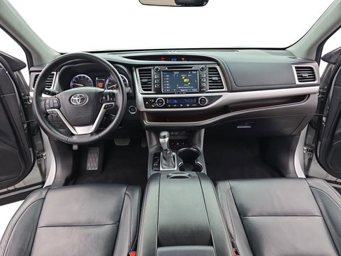 Used 2018 Toyota Highlander XLE image 9