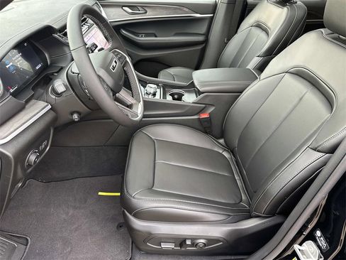 New 2025 Jeep Grand Cherokee Limited image 14