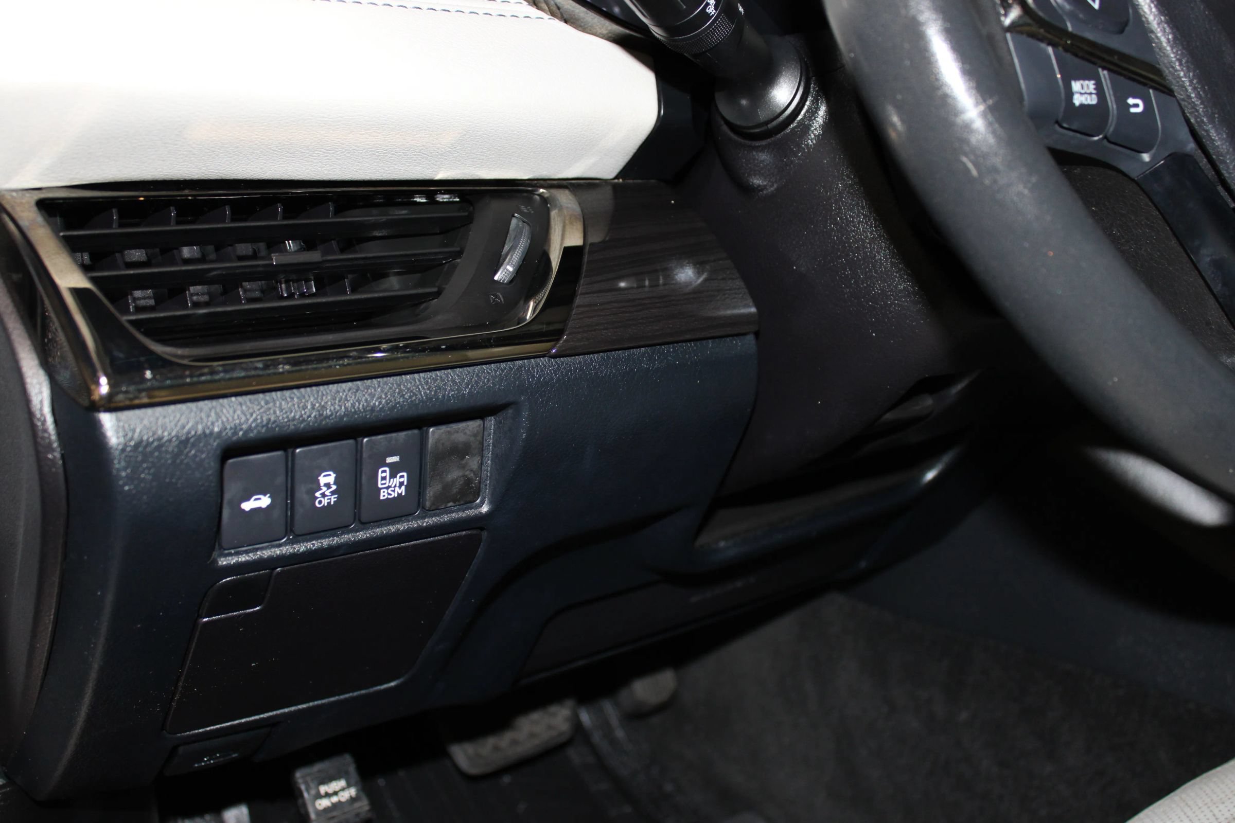 Used 2015 Toyota Avalon Limited w/ Technology Package FWD image 24
