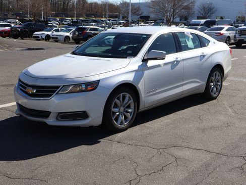 Used 2017 Chevrolet Impala LT w/ Convenience Package image 16