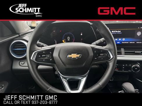 Certified 2025 Chevrolet Trax LT w/ LT Convenience Package FWD image 23
