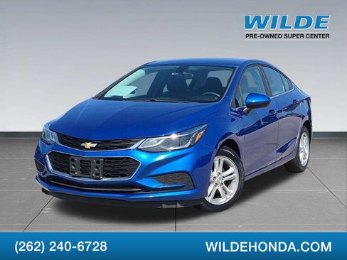 Used 2017 Chevrolet Cruze LT w/ Convenience Package FWD image 1