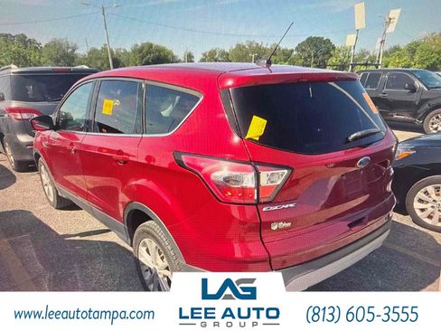 Used 2017 Ford Escape SE FWD image 2