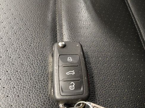 Used 2017 Volkswagen Jetta SE FWD image 32