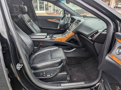 Used 2016 Lincoln MKX Reserve w/ Technology Package image 26