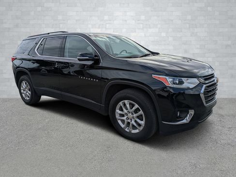 Used 2020 Chevrolet Traverse LT image 1