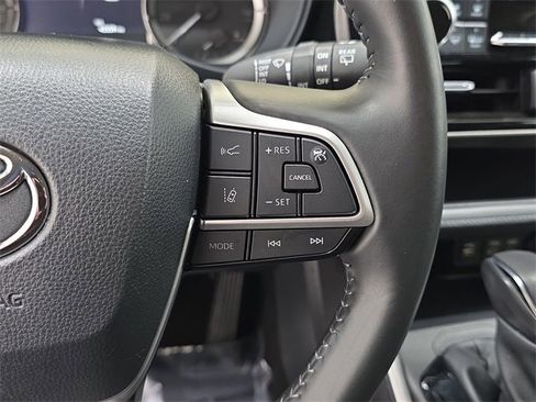 Certified 2024 Toyota Highlander LE image 15