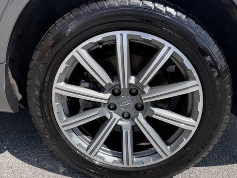 Used 2018 Audi Q7 3.0T Premium Plus w/ Premium Plus Package AWD/4WD image 18