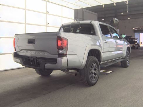 Used 2020 Toyota Tacoma SR5 w/ SR5 Appearance Package (SM) RWD image 4