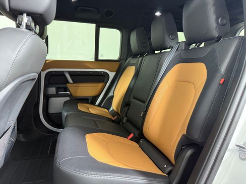 Used 2024 Land Rover Defender 130 X-Dynamic SE AWD/4WD image 22