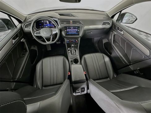 Used 2024 Volkswagen Tiguan SE image 30