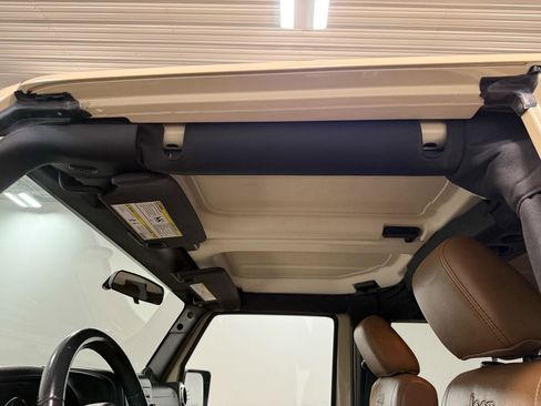 Used 2011 Jeep Wrangler Sahara w/ Connectivity Group AWD/4WD image 10