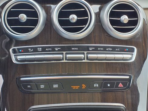 Used 2021 Mercedes-Benz GLC 300 4MATIC image 25