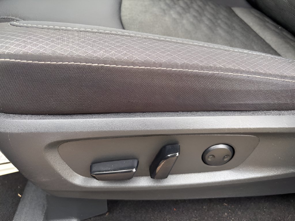 Used 2024 Nissan Pathfinder SV FWD image 16