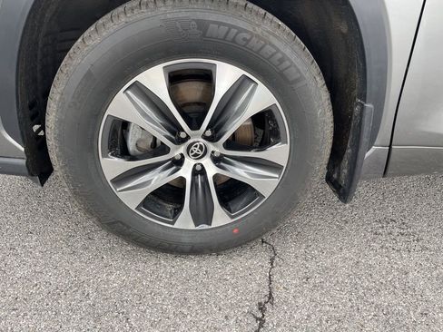 Used 2026 Toyota Highlander XLE AWD/4WD image 10