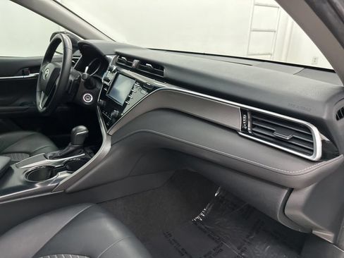 Used 2018 Toyota Camry SE FWD image 25