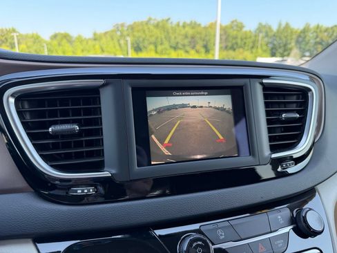 Used 2020 Chrysler Voyager Lxi FWD image 22