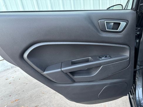 Used 2015 Ford Fiesta SE image 26