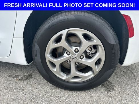 Used 2023 Chrysler Pacifica Limited w/ Uconnect Theater Family Group AWD/4WD image 26
