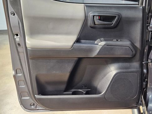 Used 2018 Toyota Tacoma SR w/ SR Convenience Package RWD image 32