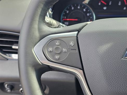 Used 2023 Chevrolet Traverse LT image 29