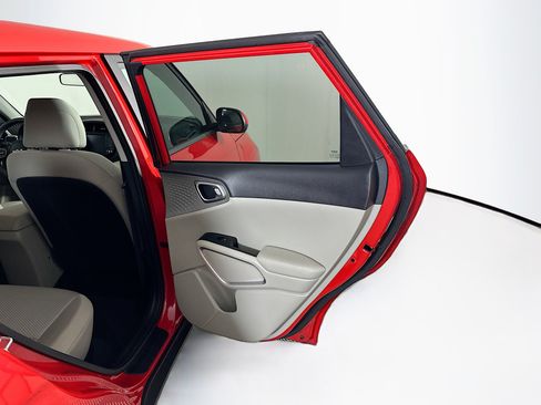 Used 2025 Kia Soul LX w/ LX Technology Package FWD image 29