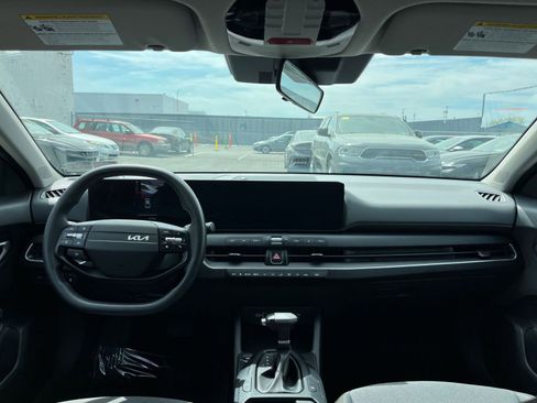 Used 2025 Kia K4 LXS image 33