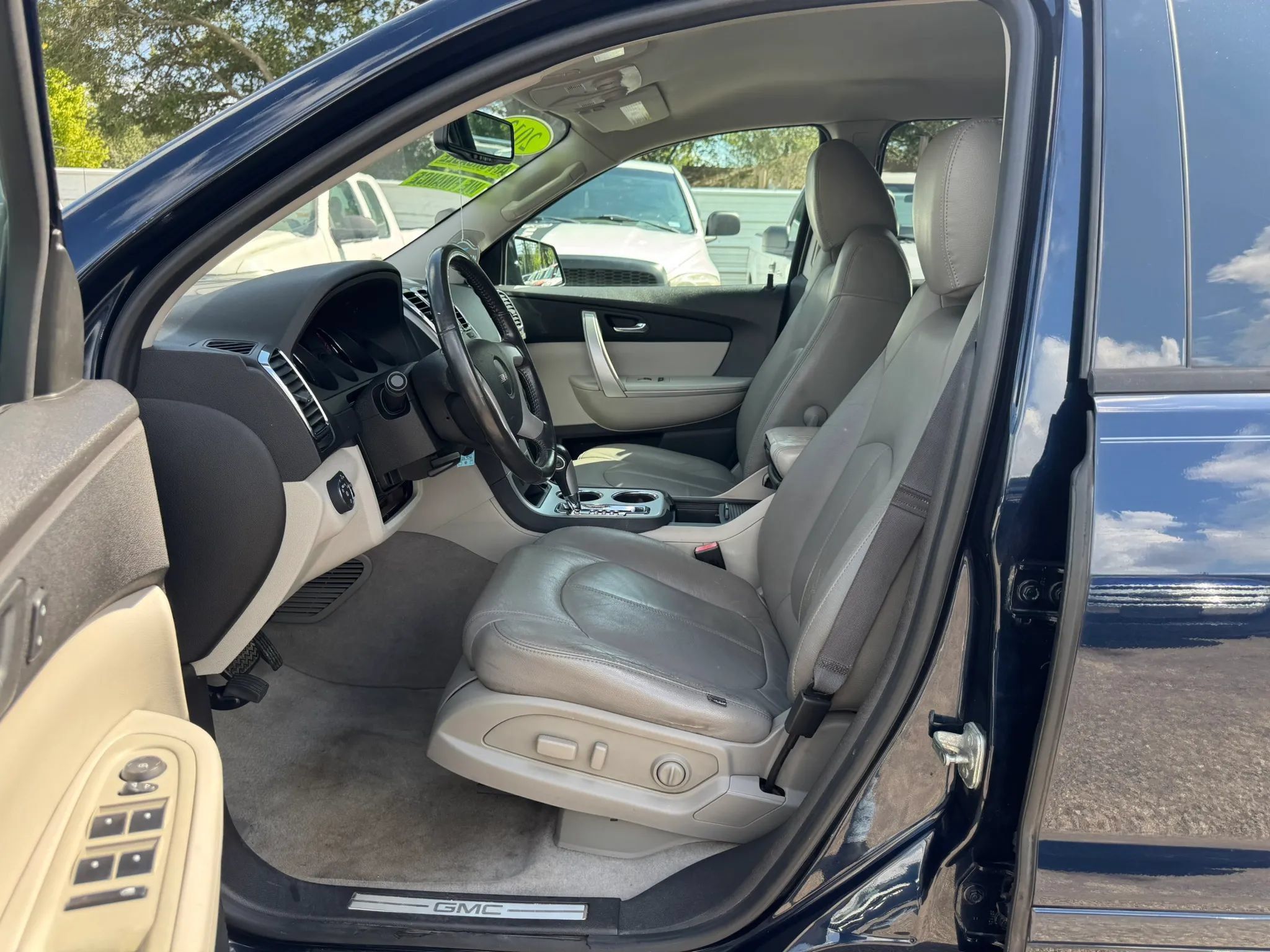 Used 2012 GMC Acadia SLE FWD image 10