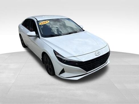 Used 2021 Hyundai Elantra SEL w/ Convenience Package FWD image 3