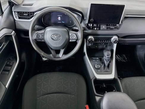 Used 2023 Toyota RAV4 XLE AWD/4WD image 4