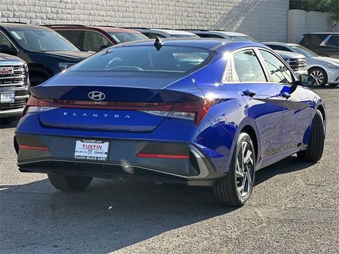 Used 2025 Hyundai Elantra SEL image 4