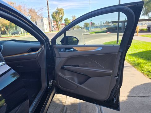 Used 2016 Lincoln MKC Reserve image 16