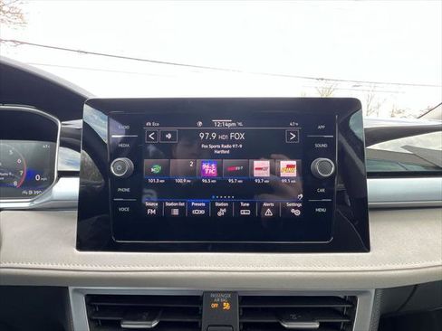 Certified 2025 Volkswagen Taos SE AWD/4WD image 16