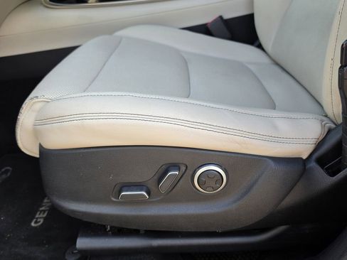 Used 2022 Genesis GV70 2.5T image 12