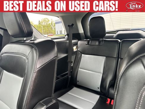Used 2022 Ford Explorer XLT w/ Equipment Group 202A AWD/4WD image 24