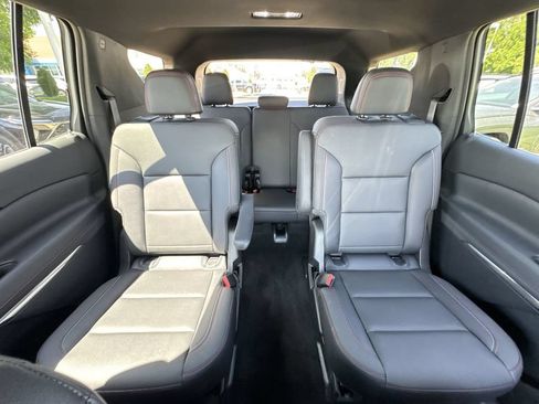Used 2026 Chevrolet Traverse Z71 w/ LPO, Floor Liner Package AWD/4WD image 27