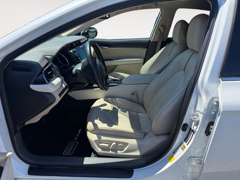 Used 2020 Toyota Camry XLE FWD image 10