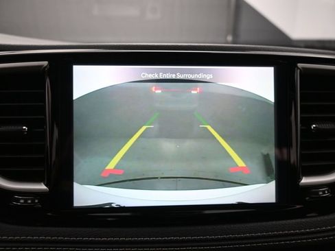 Used 2024 Chrysler Pacifica Limited FWD image 10